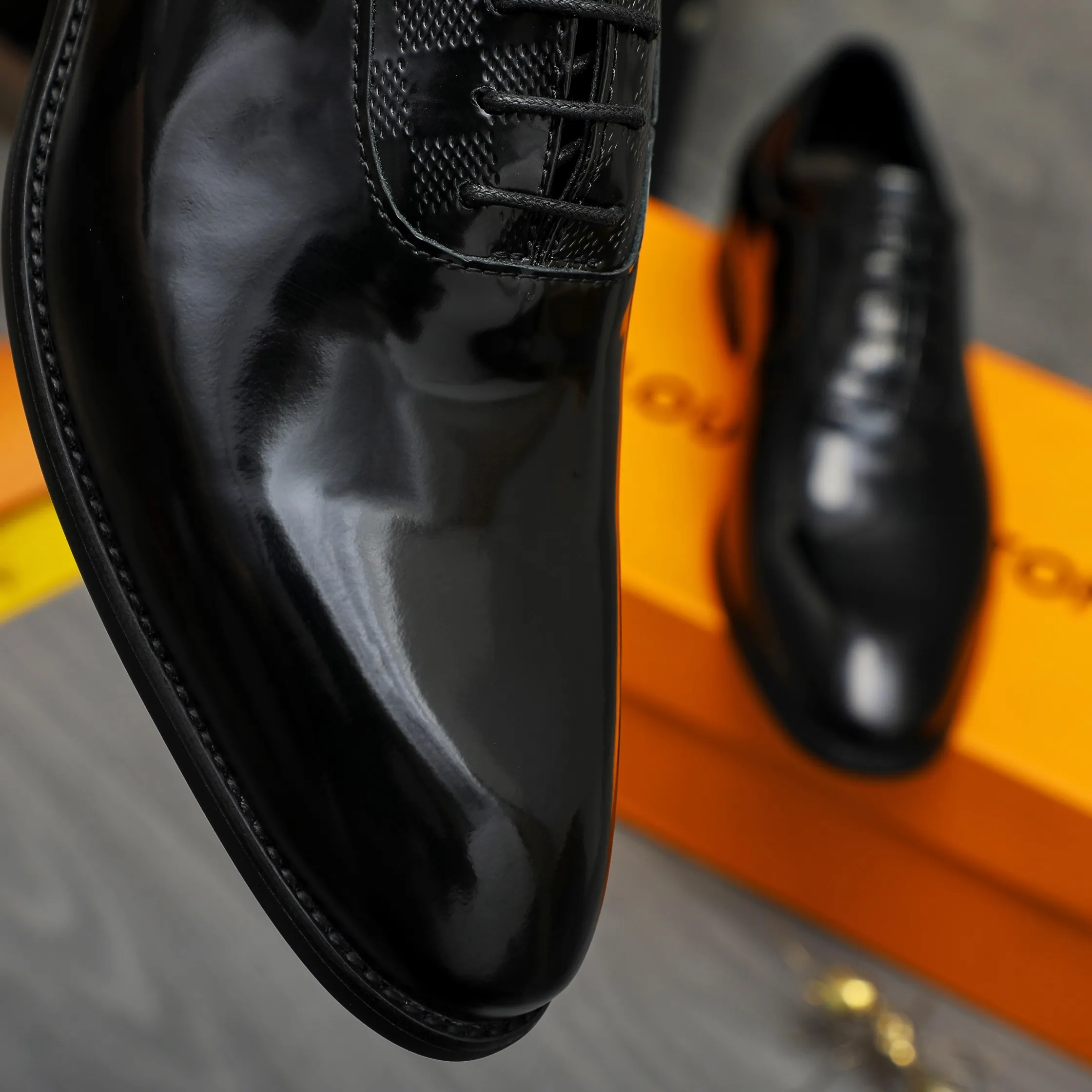 Men's shoes 💰p460 Product trademark: LV (Louis Vuitton) business lace-up leather shoes True size: 39-44 Product material: Selected lacquered cowhide stitching with classic plaid embossed upper, cowhide lining, original rubber outsole